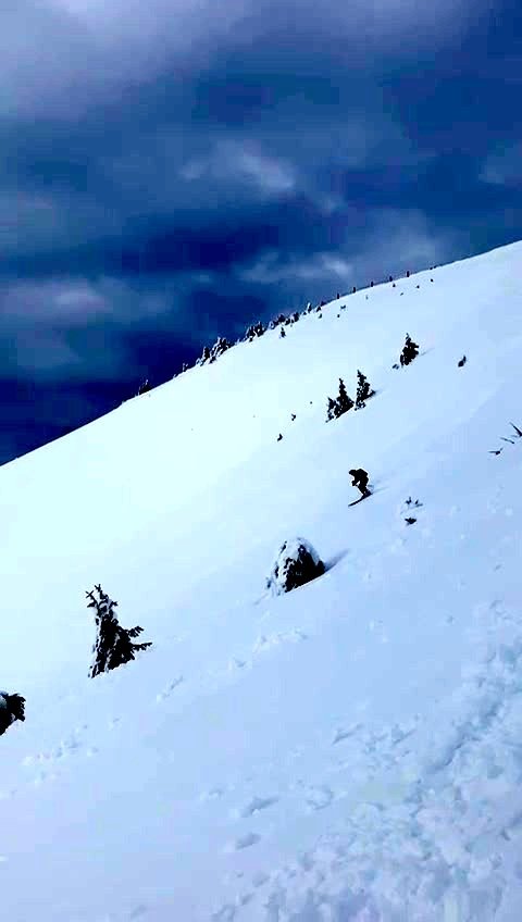 Le plein de neige &agrave; sommand 