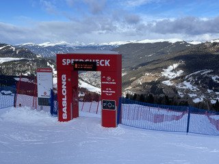 Neige bien humide et quelques nuages 