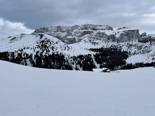 Neige bien humide et quelques nuages 