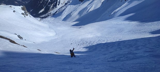 Une bonne journ&eacute;e ride au soleil entre skipasseurs 🤙