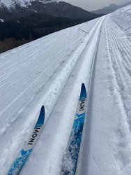 Neige pas mal en fond et variable en alpin