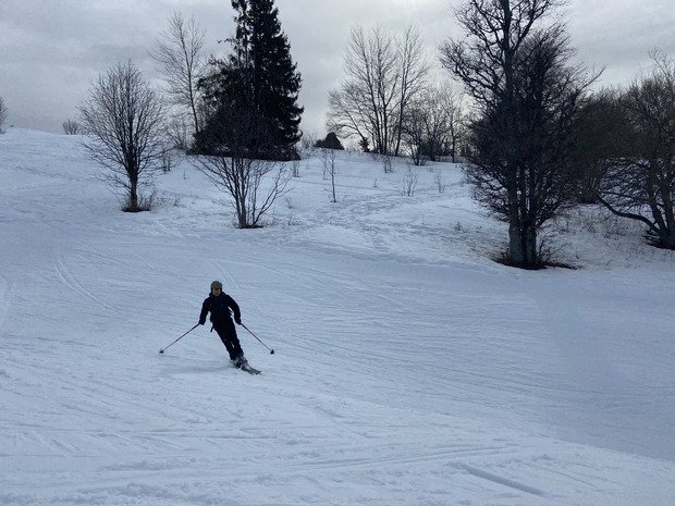 Neige pas mal en fond et variable en alpin