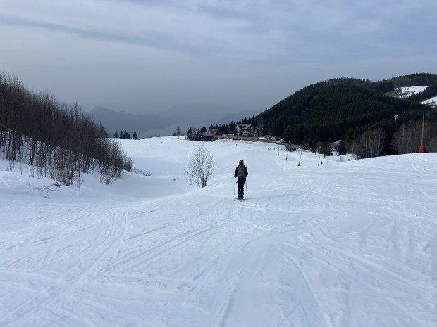 Neige pas mal en fond et variable en alpin
