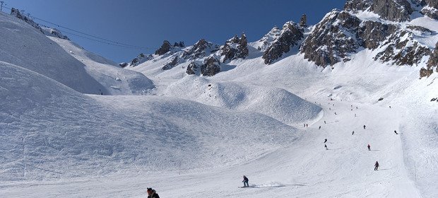 De la neige globalement bien dure et froide