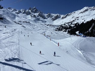 Neige (trop) dure malgr&eacute; un beau soleil