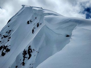Couloir(s), moquette et poudre :)