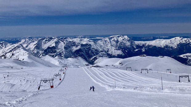 En piste sur tout le domaine. 