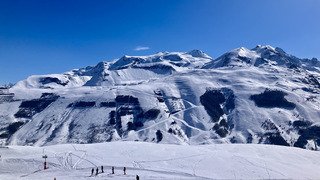 En piste sur tout le domaine. 