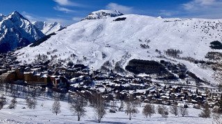 En piste sur tout le domaine. 