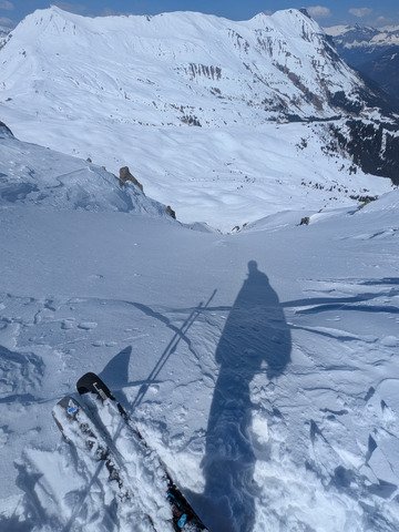 un couloir et puis s'en va 