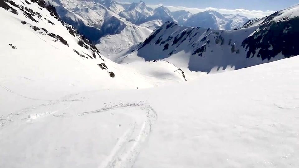 De la bonne d&eacute;caill&eacute;e hors piste et pistes fantastiques