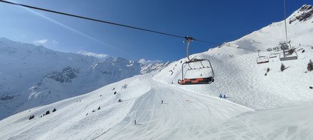 Doux/Velour puis Couvert/Dur : une salle, deux ambiances. 