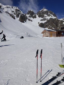 Apr&egrave;s midi sympa entre Fl&eacute;g&egrave;re et Brevent avec vue sur le mont Blanc, mais plus de hors piste! 