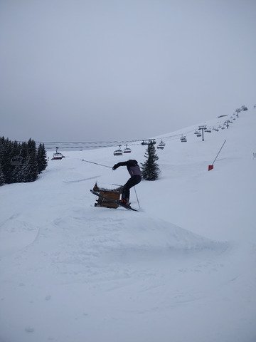 Neige d'hiver au printemps et un d&eacute;sert bien agr&eacute;able 