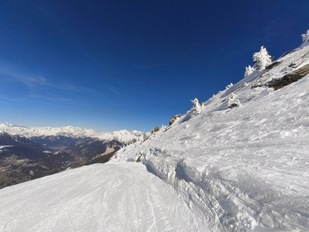 Printanier avec de belles conditions de ski