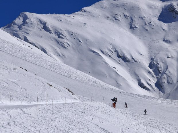 Printanier avec de belles conditions de ski