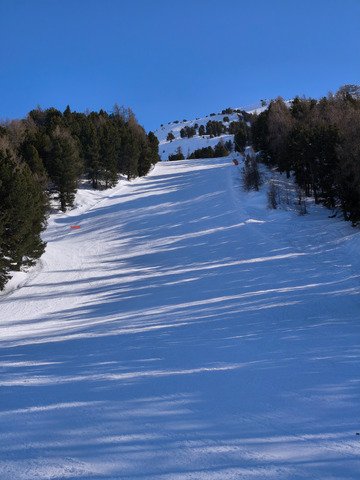 Printanier avec de belles conditions de ski