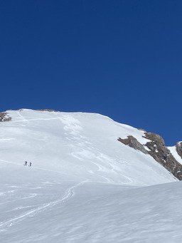 Premi&egrave;res traces en face SE du Grand Perron 