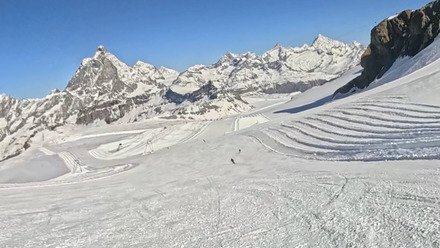 Chaud patate sur de la neige de janvier