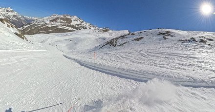 Chaud patate sur de la neige de janvier