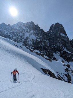 But au pas de ch&egrave;vre (compl&eacute;ment) 