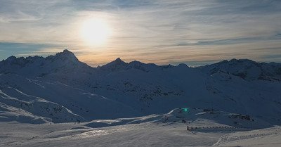 Neige plut&ocirc;t douce et/ou compacte dans l'ensemble, parfois lustr&eacute;e