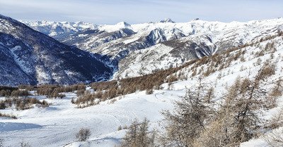 Autours d'Abri&egrave;s, entre cro&ucirc;te et b&eacute;ton...