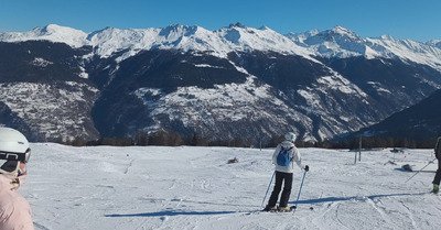 Pas mal (sans plus) sur pistes dam&eacute;es, tr&egrave;s bon dans les bosses