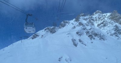 Quelques cm de fraiche du bon ski de piste en perspective