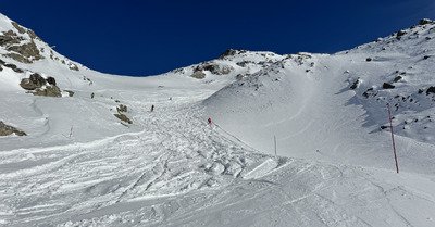 Belle journ&eacute;e, neige vent&eacute;e 