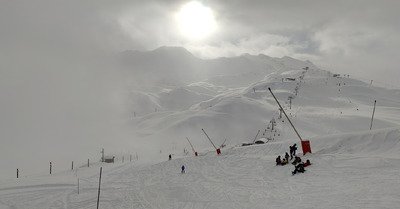 Val blanc sur trou&eacute; de bleu