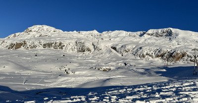 Poudreuse, soleil et coupe du monde de bosses