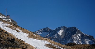 Neige dure, fort vent