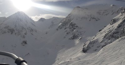 Petites &eacute;claircies pour une neige dure