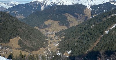 Pas de neige au village, mais pistes et hors piste excellents