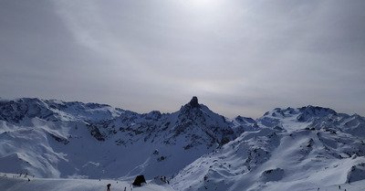 du monde sauf &agrave; midi