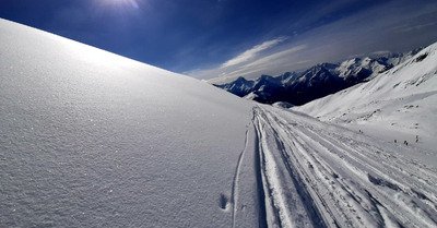 Paradis blanc pow pow : Tunnel variante Br&egrave;che et Ch&acirc;teau Noir 