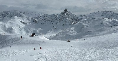 M&eacute;ribel &hellip; du jour blanc au soleil voil&eacute;&hellip; et chaud