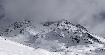 un coin du voile se l&egrave;ve&hellip;