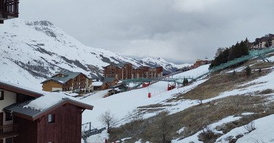 Matin nuageux avec d&eacute;j&agrave; du  VENT en station. (Et &ccedil;a ferme..)