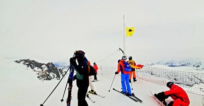 voici le menu,  poudre graillons collante soupe ! avec  service rapide