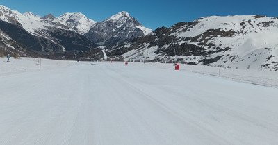 Vent glacial, grand beau et d&eacute;sert 