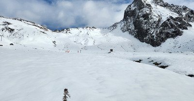 Hautes Pyr&eacute;n&eacute;es, &ccedil;a skie avec 30 cm &agrave; 2200m ! :) 
