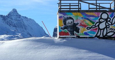 Ouverture avec peu de neige fra&icirc;che mais pl&eacute;thore de skis &agrave; tester!