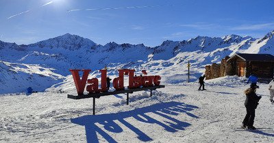 Val on ouvre en bleu intense 