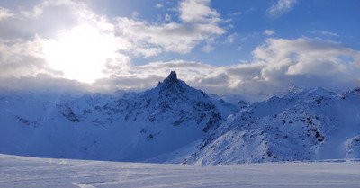 Journ&eacute;e ensoleill&eacute;e et neige fra&icirc;che 