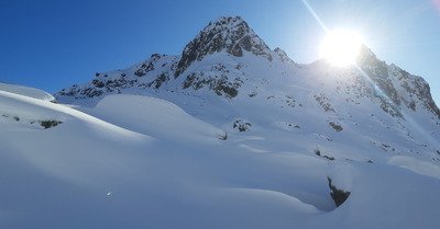 Tricotage dans les aiguilles rouges