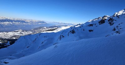 Tr&egrave;s bon sur piste, correct en dehors. 