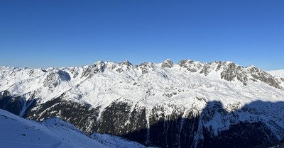 Calme, soleil mais il va bient&ocirc;t falloir sortir les peaux&hellip;