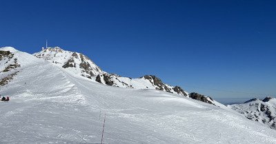 Un soleil &eacute;clatant et une foule &agrave; son image